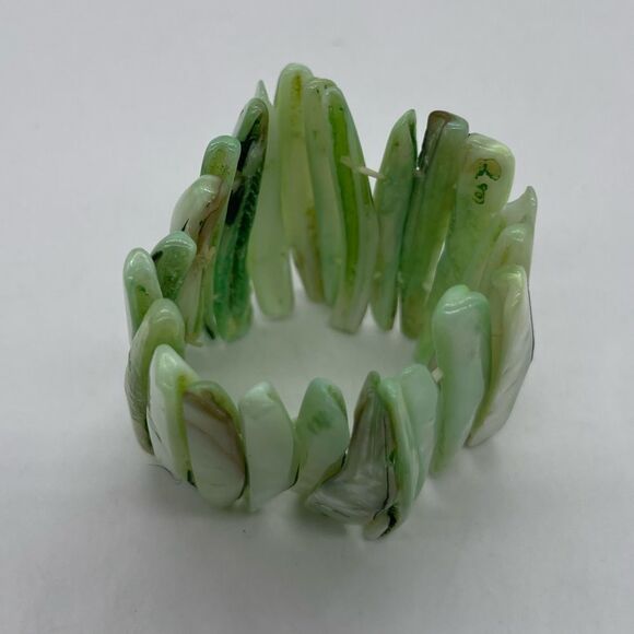 Mother of Pearls stretch Bracelet - Picture 6 of 6